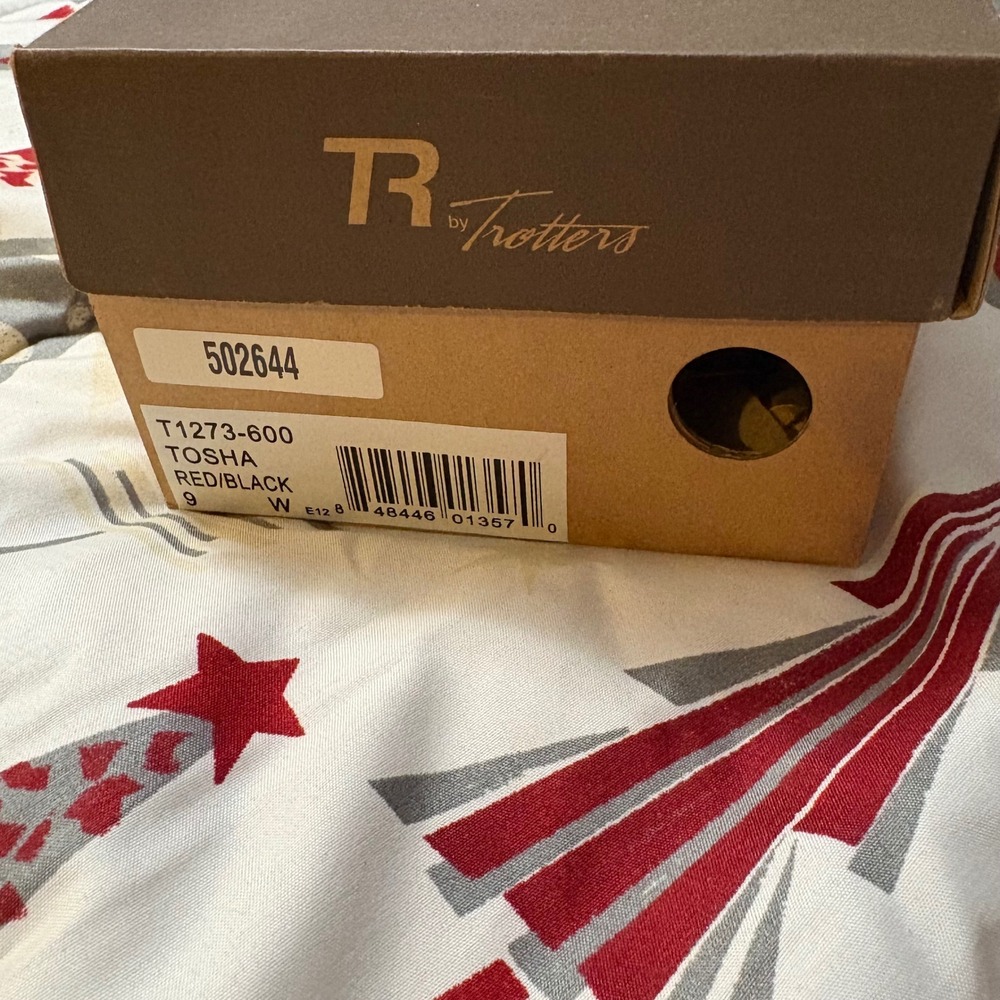 R by Trotters Tosha Red Snakeskin Loafer Flats‎ Women's Size 9W Slip On New - Picture 2 of 10